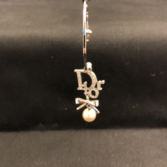 DIOR Earrings - Picture 8 of 9